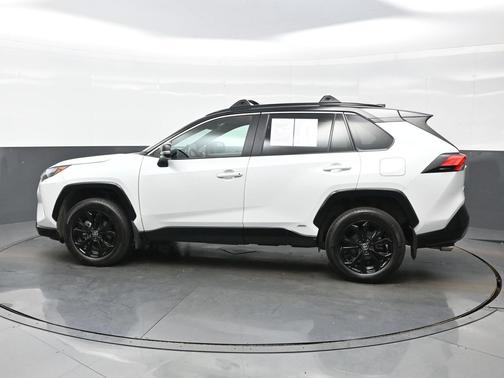 Wind Chill Pearl/Midnight Black Metallic 2024 Toyota RAV4 Hybrid SE