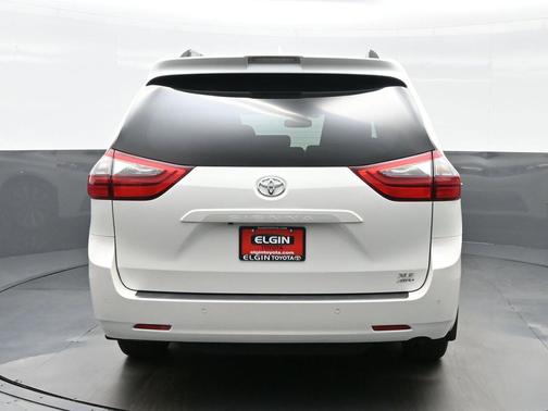 Blizzard Pearl 2020 Toyota Sienna XLE