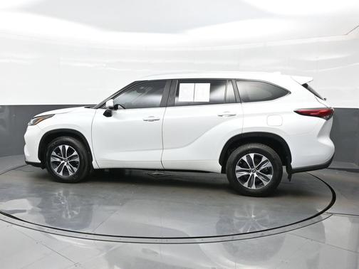Wind Chill Pearl 2023 Toyota Highlander XLE