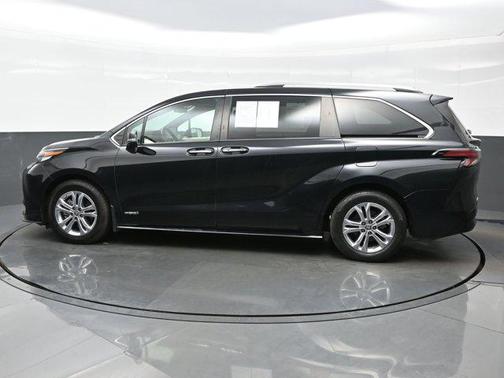 2021 Toyota Sienna Limited 7-Passenger