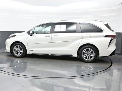 2021 Toyota Sienna Limited 7-Passenger