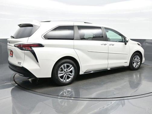 2021 Toyota Sienna Limited 7-Passenger