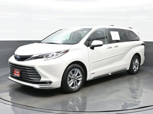 2021 Toyota Sienna Limited 7-Passenger