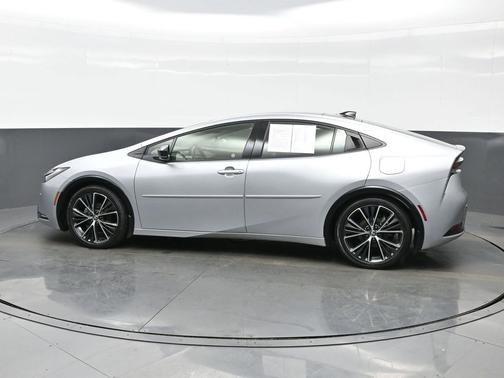 2025 Toyota Prius XLE