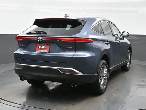 Coastal Gray Metallic 2023 Toyota Venza XLE