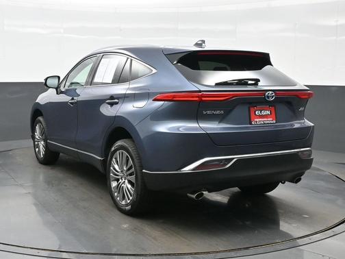 Coastal Gray Metallic 2023 Toyota Venza XLE