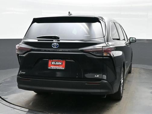 2025 Toyota Sienna LE