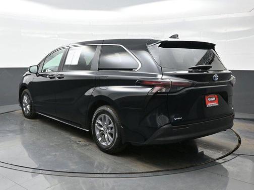 2025 Toyota Sienna LE