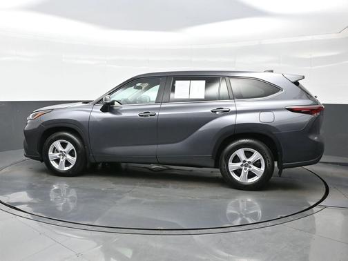 Magnetic Gray Metallic 2024 Toyota Highlander LE