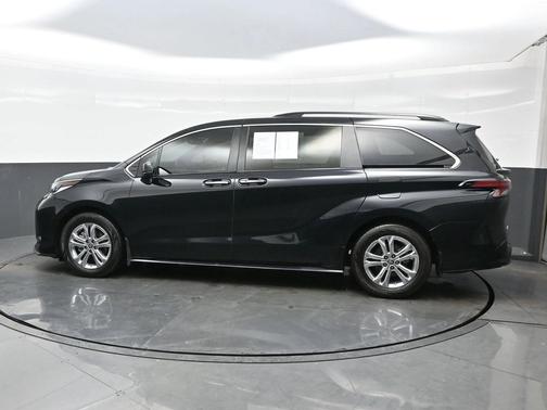 2022 Toyota Sienna XSE 7 Passenger