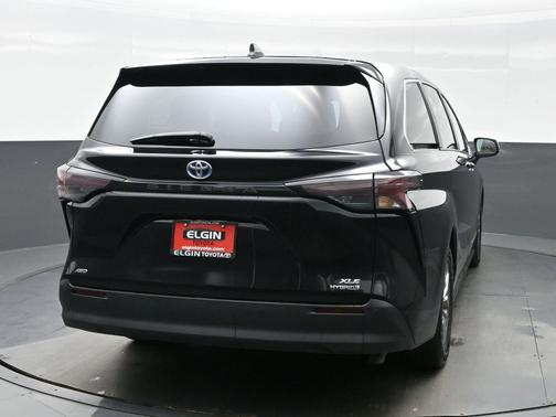 Midnight Black Metallic 2024 Toyota Sienna XLE