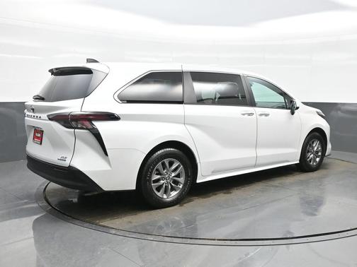 2024 Toyota Sienna XLE