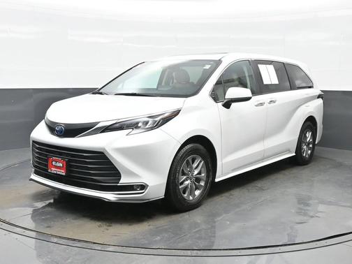 2024 Toyota Sienna XLE