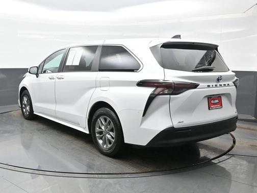 2024 Toyota Sienna XLE