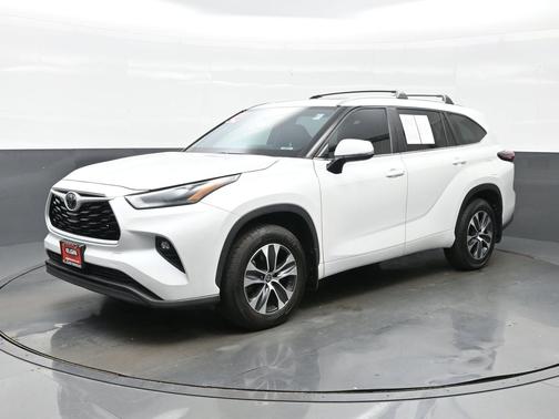 Wind Chill Pearl 2024 Toyota Highlander XLE