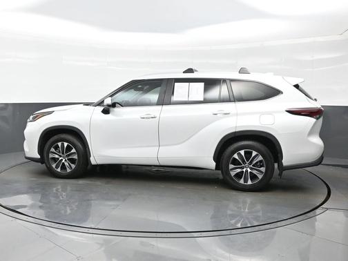 Wind Chill Pearl 2024 Toyota Highlander XLE