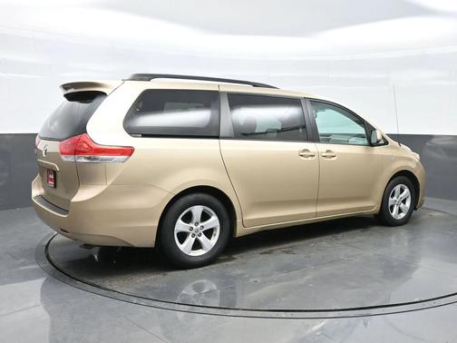 2014 Toyota Sienna LE