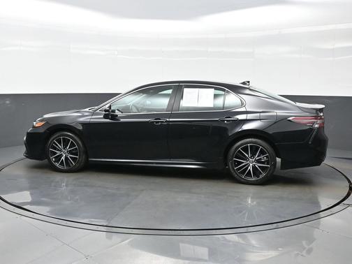 Midnight Black Metallic 2024 Toyota Camry SE