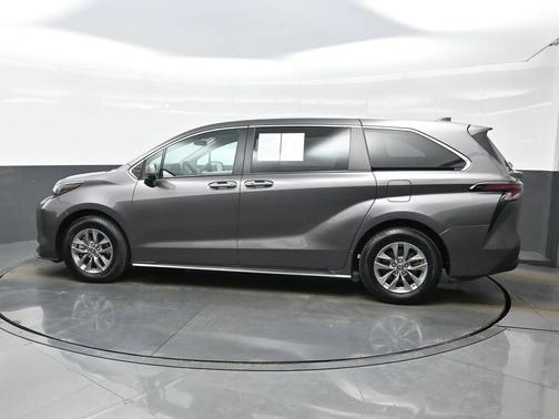 2024 Toyota Sienna LE