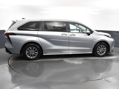 2021 Toyota Sienna XLE 7 Passenger