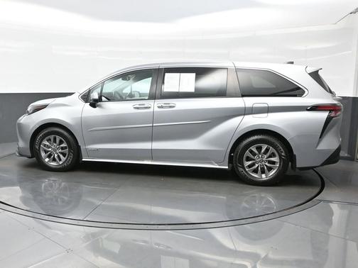 2021 Toyota Sienna XLE 7 Passenger