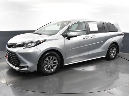 2021 Toyota Sienna XLE 7 Passenger