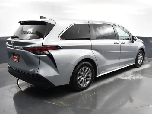 2021 Toyota Sienna XLE 7 Passenger
