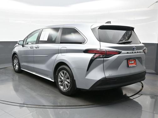 2021 Toyota Sienna XLE 7 Passenger