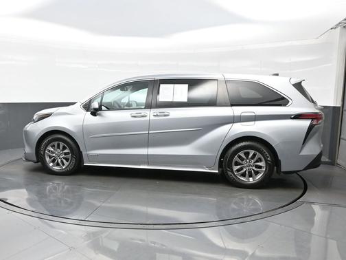 2021 Toyota Sienna XLE 7 Passenger
