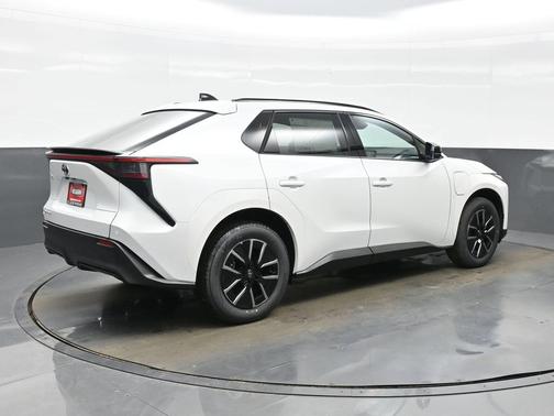 Wind Chill Pearl 2026 Toyota bZ XLE