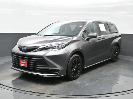 2024 Toyota Sienna LE