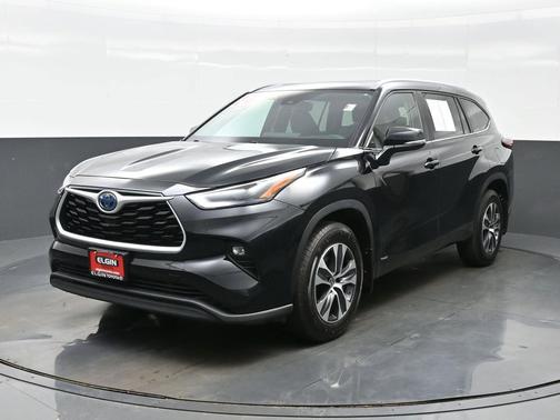 Midnight Black Metallic 2024 Toyota Highlander Hybrid XLE