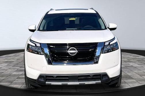 White 2024 Nissan Pathfinder Platinum