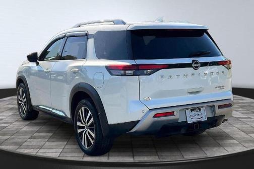 White 2024 Nissan Pathfinder Platinum