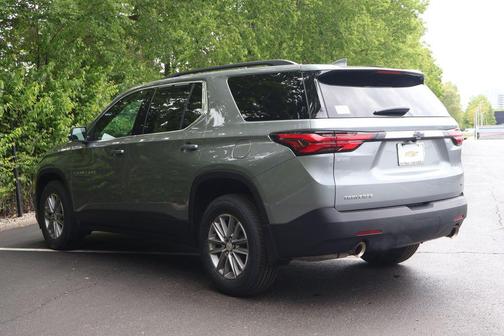 Sterling Gray Metallic 2023 Chevrolet Traverse LT Cloth