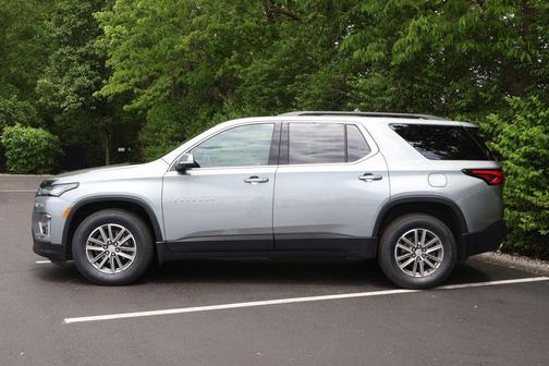 Sterling Gray Metallic 2023 Chevrolet Traverse LT Cloth