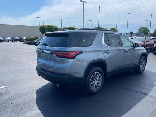 Sterling Gray Metallic 2023 Chevrolet Traverse LT Cloth