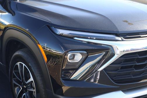 Mosaic Black Metallic 2026 Chevrolet Trailblazer LT