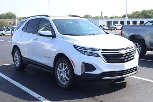 Iridescent Pearl Tricoat 2023 Chevrolet Equinox 1LT