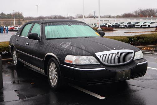 2004 Lincoln Town Car Signature