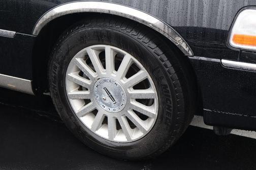 2004 Lincoln Town Car Signature
