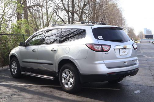 Silver Ice Metallic 2016 Chevrolet Traverse LS