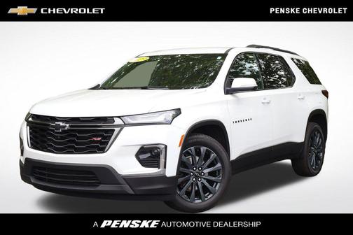 Iridescent Pearl Tricoat 2023 Chevrolet Traverse RS