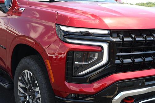 2025 Chevrolet Suburban 4WD Z71