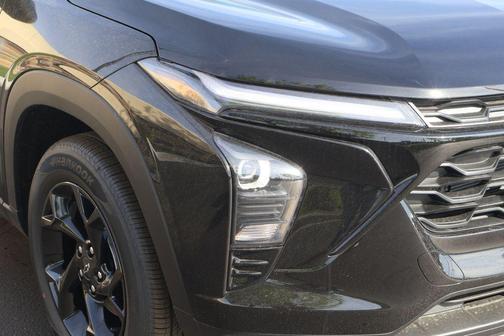 Mosaic Black Metallic 2026 Chevrolet Trax LT