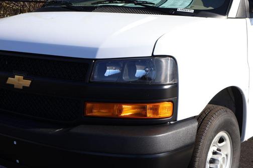 2022 Chevrolet Express 3500 RWD 3500 Regular Wheelbase WT