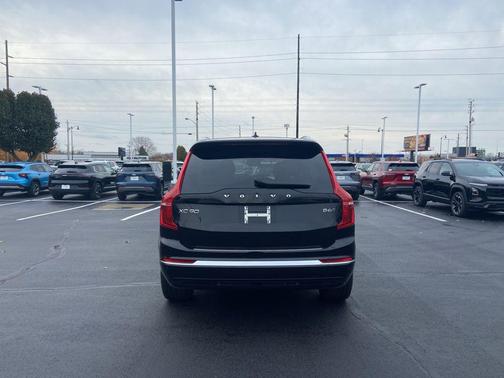 2024 Volvo XC90 B6 Plus Bright Theme 7-Seater