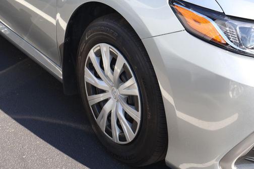 2024 Toyota Camry Hybrid LE