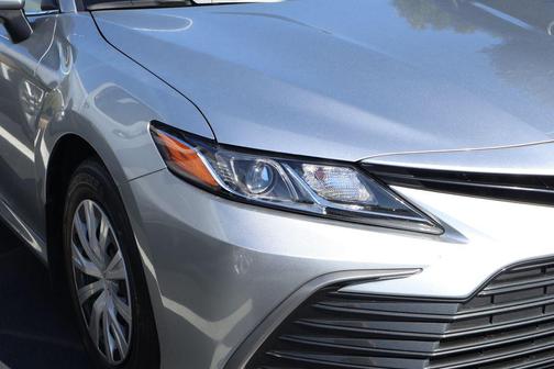 2024 Toyota Camry Hybrid LE