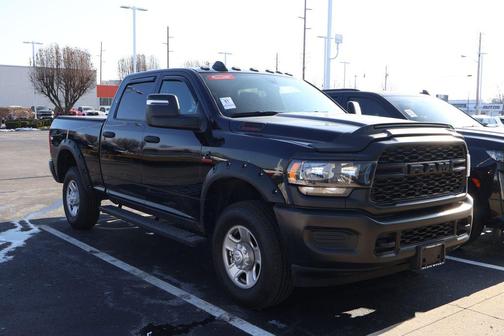 2024 RAM 3500 Tradesman Crew Cab 4x4 6'4' Box